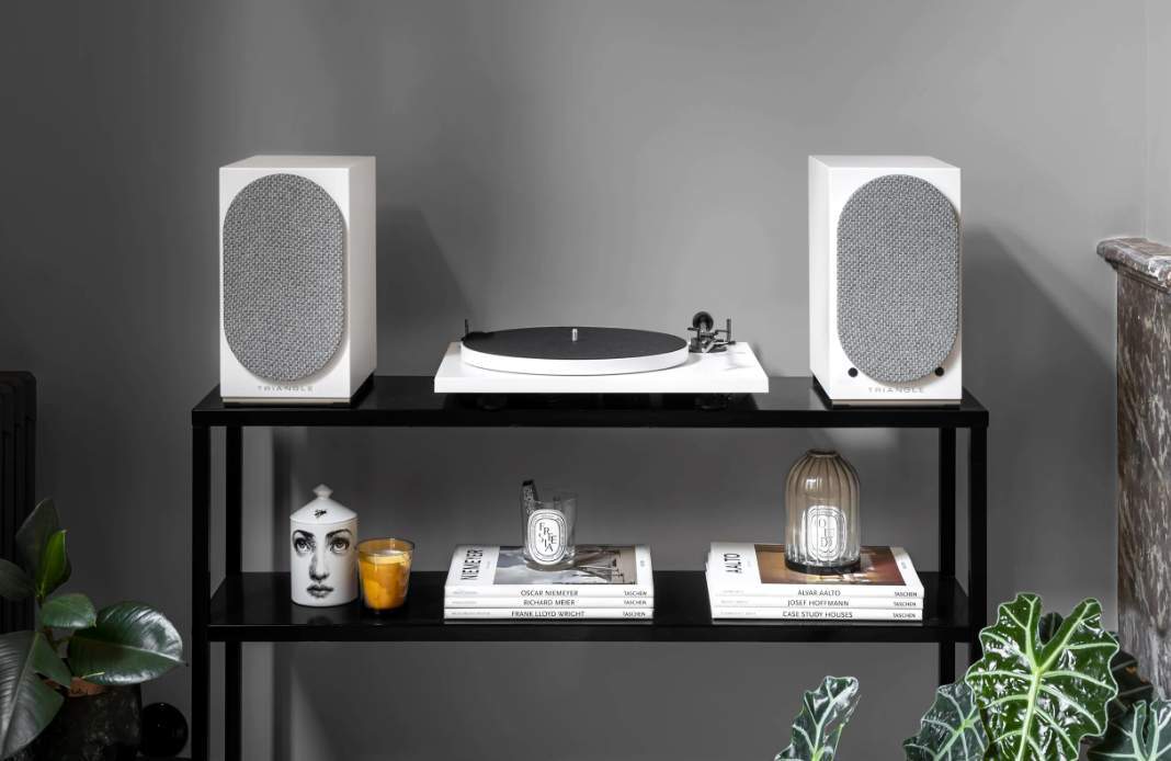 Ensemble-enceintes-actives-triangle-aio-et-platine-project