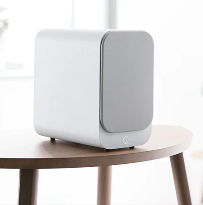 QAcoustics-3020i-blanche-avec-grille-magnétique