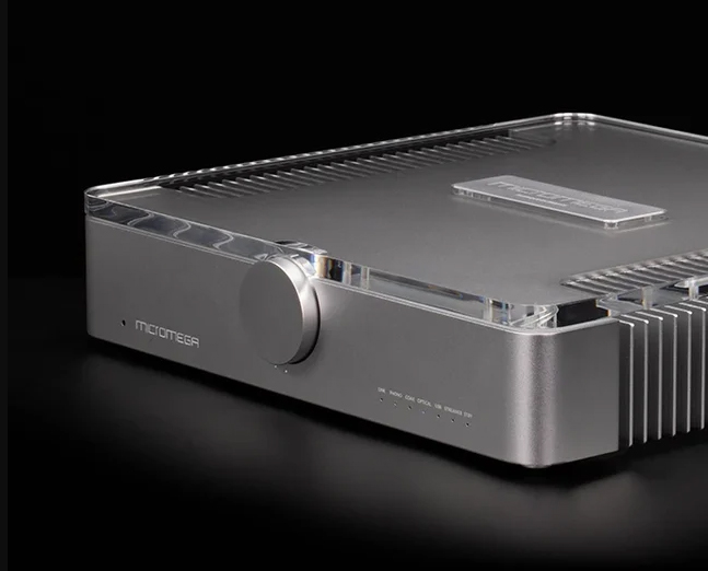 Micromega M-Amp Solo — vue de côté, radiateurs latéraux