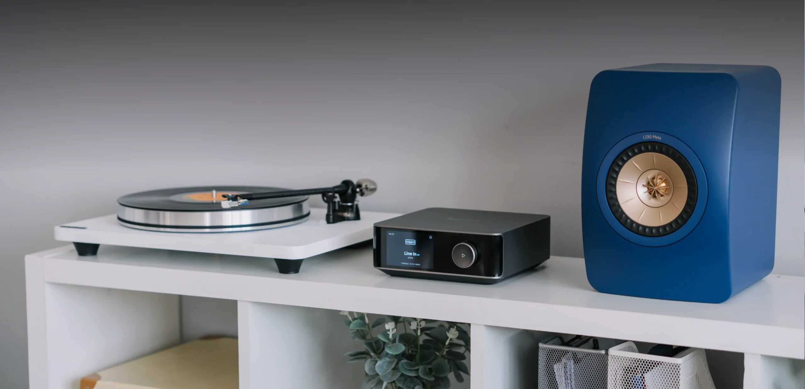 WiiM Amp Ultra avec KEF LS50 Meta &mdash; syst&egrave;me HiFi compact