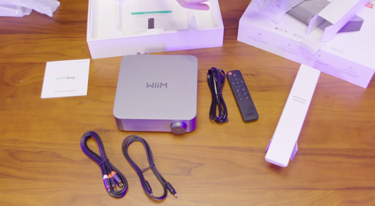WiiM Amp Pro contenu de la bo&icirc;te &mdash; c&acirc;bles HDMI, optique, RCA, t&eacute;l&eacute;commande