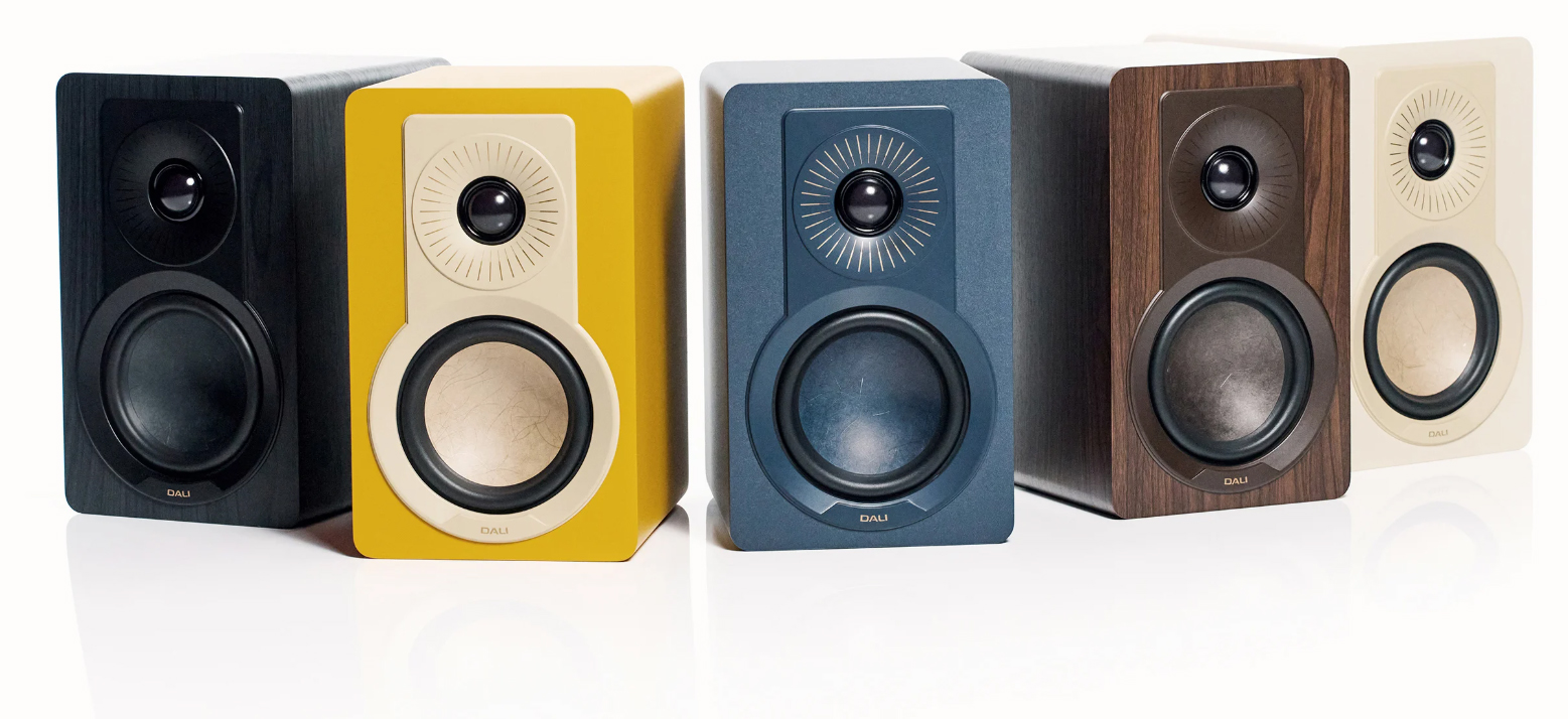 DALI Kupid tous les coloris Golden Yellow Chilly Blue Caramel White Dark Walnut Black Ash enceintes bibliothèque