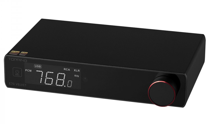 Topping E70 Velvet vue trois quarts avant — design aluminium brossé, écran OLED, molette volume